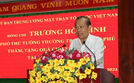 Phó Thủ tướng Thường trực thăm, tặng quà Tết người dân nghèo tỉnh Sóc Trăng